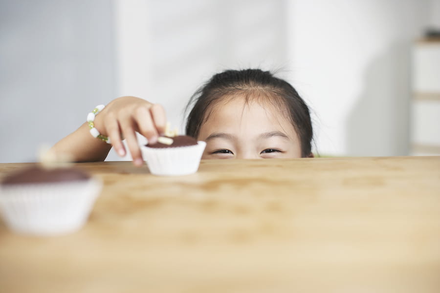 Should you give your kids dessert before dinner is done? A dietitian’s