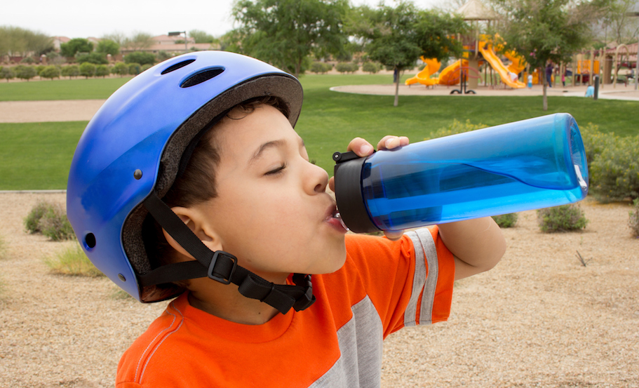 How to Keep Your Kids Hydrated in the Summer Heat